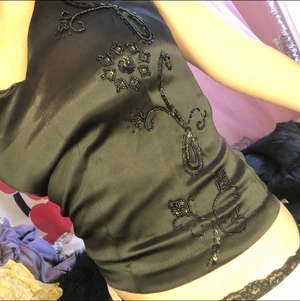 Sååå snygg - Sitter såå snyggt på kroppen!! Fina detaljer💕