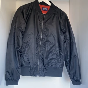 Oanvänd bomberjacka, xs - Oanvänd bomberjacka