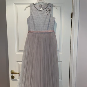 Klänning - Barn klänning storlek 12-13 år