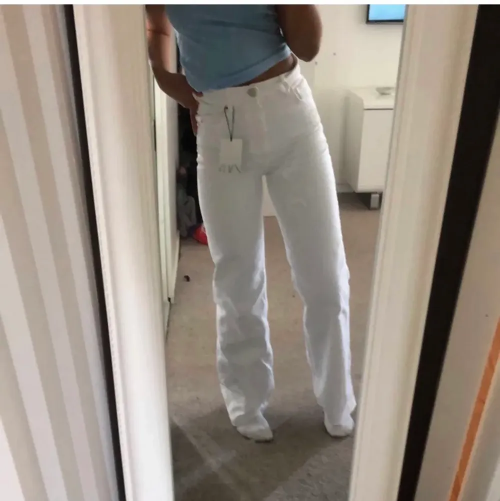 Snyggaste vita jeansen från zara 🤍🤍. Jeans & Byxor.