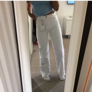 Zara jeans  - Snyggaste vita jeansen från zara 🤍🤍
