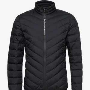 EA7 emporio armani jacka - Mycket fin jacka nästan oanvänd