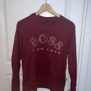 Hugo Boss strl M - Hugo Boss sweatshirt i storlek M men funkar för S, bra skick knappt använd