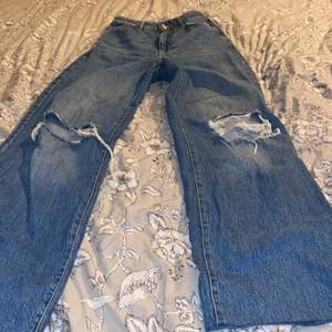 Vida Idun jeans från Gina i strl 36. Långa på mig som är 170cm har därför pinnat upp dom.