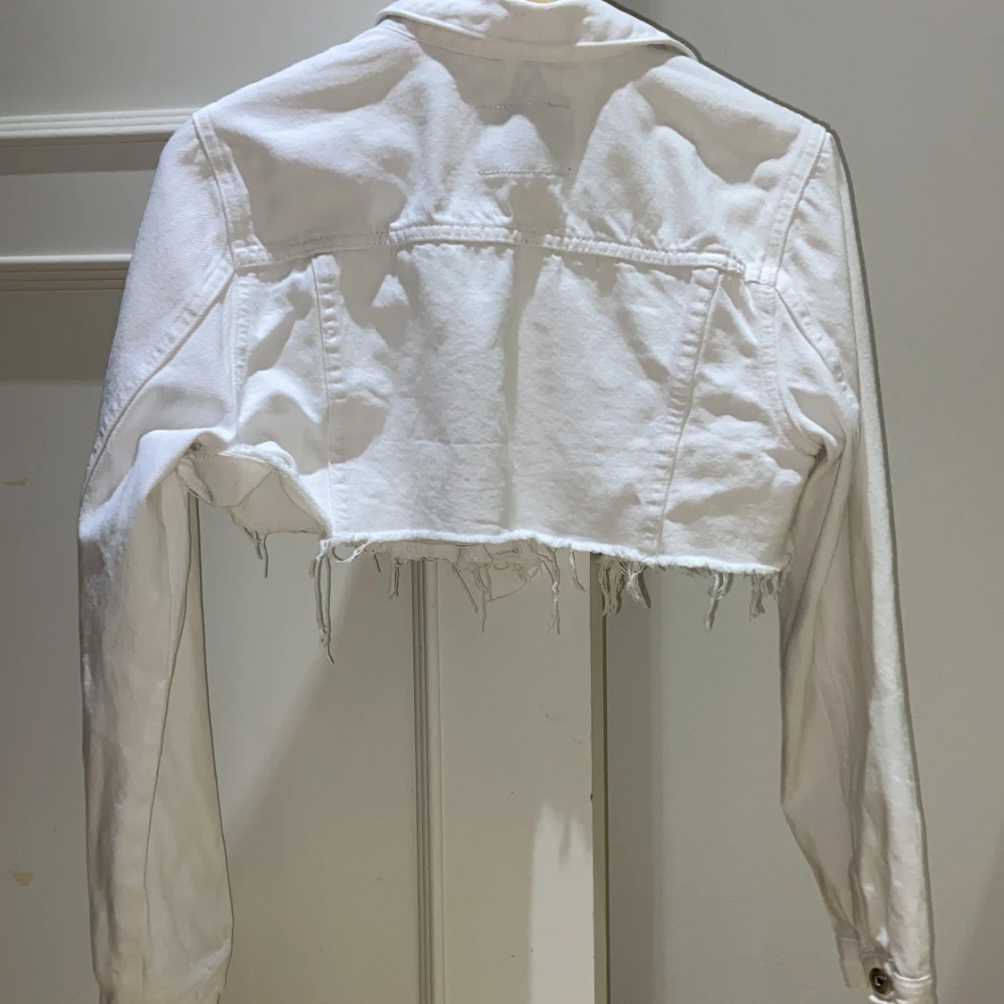 FB sister. Vit jacka - 90