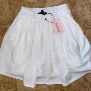 Vit kjol - Helt oanvänd kjol från missguided 