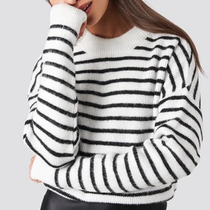 Randig stickad tröja - Stickad tröja i storlek S!!🤍