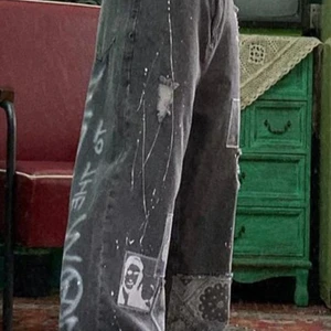 Skit coola jeans - Dessa coola och unika jeans har aldrig använts. de är tyvärr för små för mig då storleken var mindre än jag trodde. Jag vill därför försöka få tillbaka dessa pengar och föra vidare jeansen :) Storleken är M men passar mest som xs/s