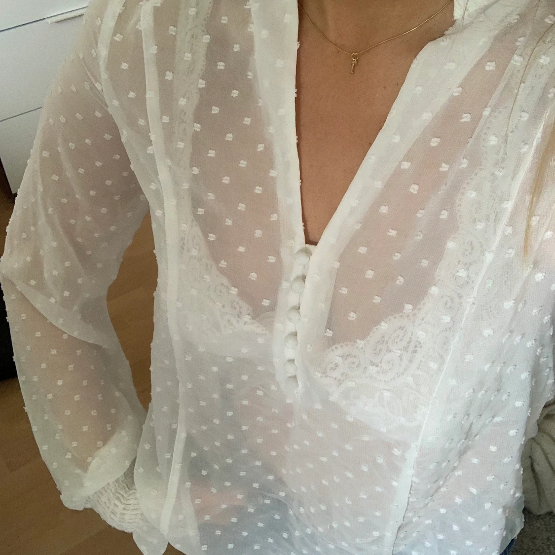 Vit genomskinlig blus  - 91