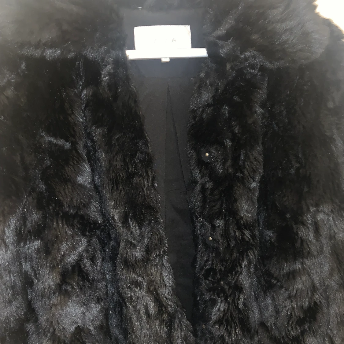 Fluffig svart jacka från Vila - 91