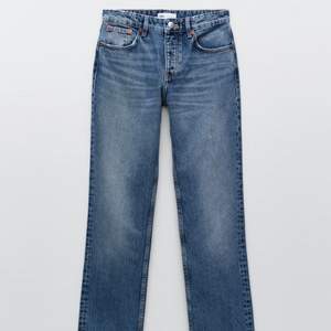 Ett par midrise straight jeans från Zara❤️‍🔥