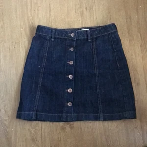 Jeans kjol  - Knappt andvänd kjol från gina 