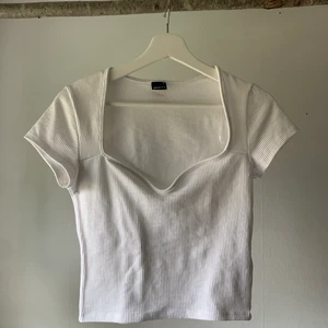 Topp - Helt ny kanske använd en gång. Andra bilden är lånad från Ginas egen hemsida för att visa hur den sitter på ;)  Samfraktar gärna om du blir intresserad av något annat på min sida ;)