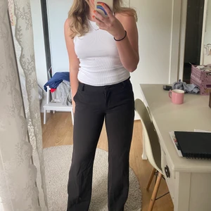 Kostym byxor  - Bruna kostym byxor köpta vintage, i storlek S men funkar för xs o M också! De e low-waist på de! 