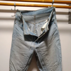 Jeans från DrDenim - Ljusa jeans från DrDenim, storlek 29/30. Kan hämtas i Staffanstorp eller Lund.