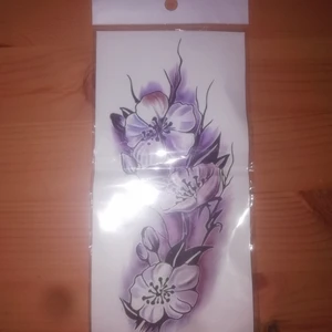 Stor tillfällig kroppstatuering  - Helt ny/oöppnad stor tillfällig tatuering med vackert motiv. Instruktioner finnes i paketet.                       Ink. frakten 11:-