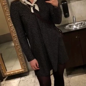 Klänning - Klänning från Mango. I väldigt bra skick 🦋