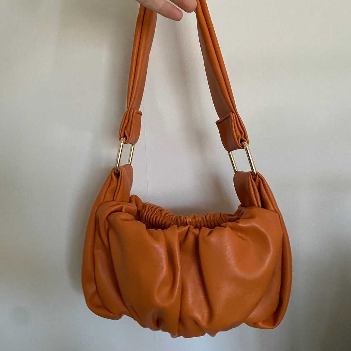 Slutsåld orange asos väska  