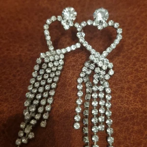 Hjärtan örhängen  - Örhängen 💕📦