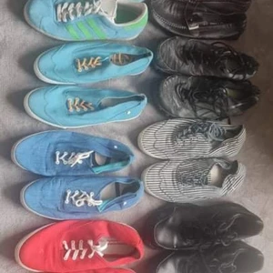 8par herrskor strl 42 - Blå/grön Adidas strl 42,2/3  Blåa JohnFabian strl 41 Blåa playboy strl 41 Röda björnborg strl 42 Svarta Legend strl 41  Svart/gråa Reebok strl 42 Blå/vit randiga playboy strl 41 Svarta Reebok strl 42