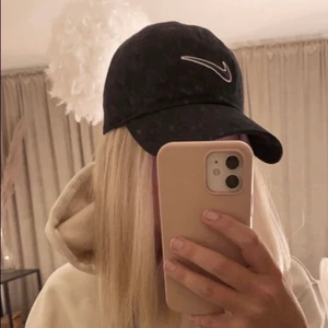 Nike keps - Snygg nike keps, om de många intresserade startar jag bud. 100kr