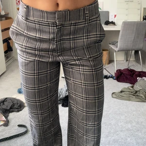 Supersnygga rutiga byxor hm storlek 38 - Säljer dessa ursnygga höstbrallor! 