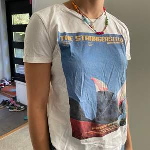 Asball t-shirt med tryck fråm zara i storlek 36. Sparsamt använd. Bilderna fick konstig upplösning på första två hehe😋