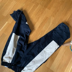 District fortysix mega pant - Byxa från märket district fortysix i storlek M. Oanvända. 