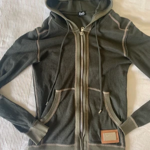 Dolce Gabbana vintage kofta - Supersnygg D&G vintage zipper. I superfin kvalite. Säljer för använder tyvärr inte :(