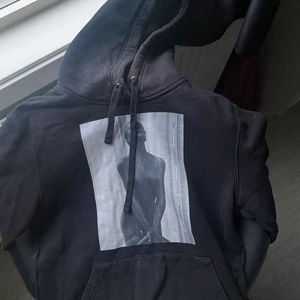 The coolt elephant, ”Naked Statue” - Huddie i bra skick, Inga fläckar och inga hål.