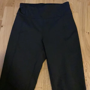 Tights SOC - Helt vanliga svarta tights från märket Soc i storlek S. Använda men bra skick. 80kr+66kr frakt.