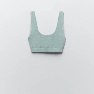 Mintgrön frotté topp från Zara - Denna fina froté topp finns inte kvar längre att köpa i butik eller på hemsida. Helt oanvänd.
