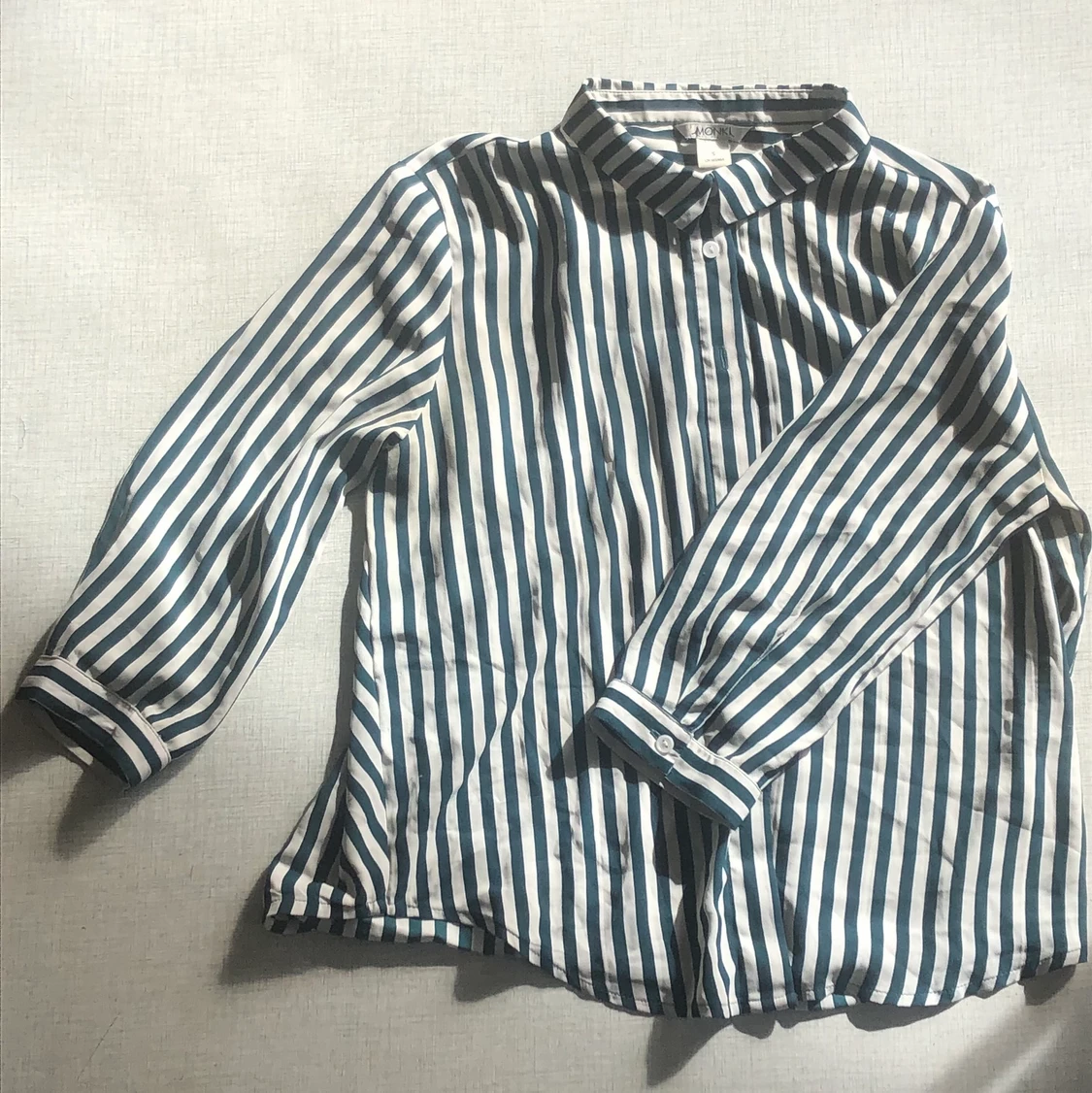 Monki skjorta storlek S - 90