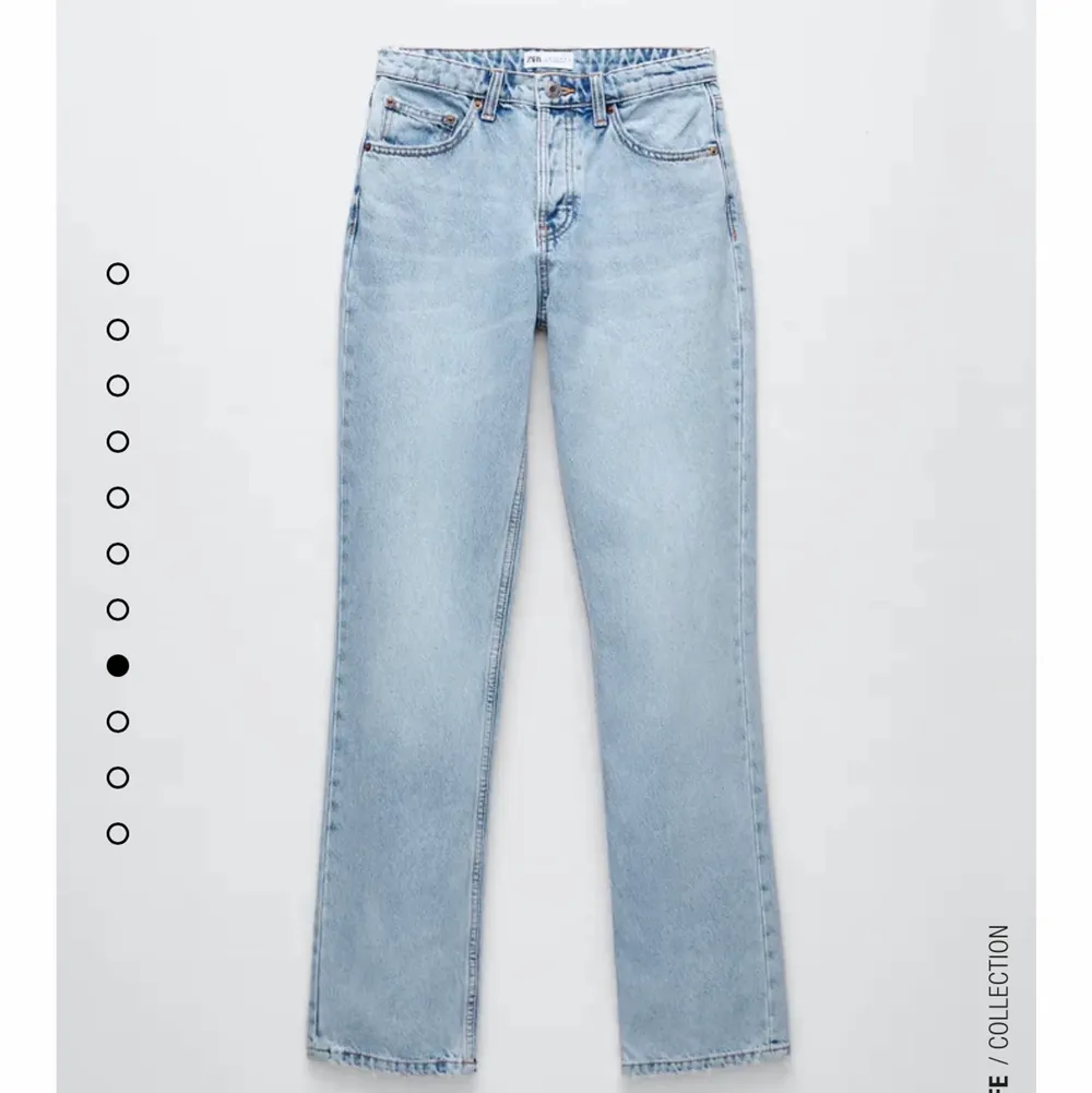 Zara mid rise straight ljusblå jeans. Supersnygga men säljer då de satt liite stort vid svanken/nere vid ryggen på mig :(. Jeans & Byxor.