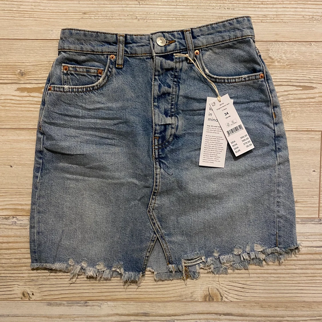 Helt ny kjol från Gina tricot 