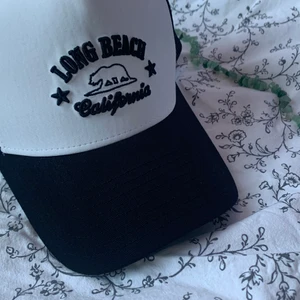 keps  - Säljer denna keps pga kommer aldrig till användning, har aldrig använt den och den är i nyskick! Frakten ingår i priset!om fler är intresserade så blir det budgivning. 