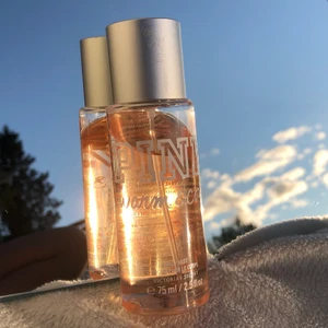 Pink warm & cozy body mist - Pink warm & cozy body mist knappt använd. Inget fel på den bara jag som inte använder så mycket parfym längre. Priset är diskuterbart. Hör gärna av dig vid frågor. 