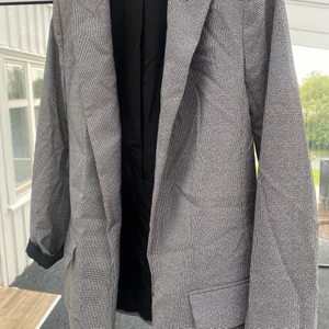 Grårutig kavaj - Från HM storlek 34💕