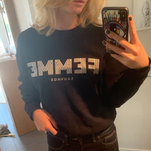 Sweatshirt  - Snygg sweatshirt från Gina. Mjuk och skönt material på insidan! Utränsning av garderob, kolla andra annonser!