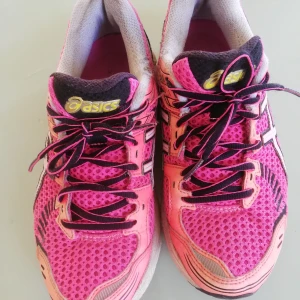 Asics löpsko - Asics löpsko. Använda men fint skick! 