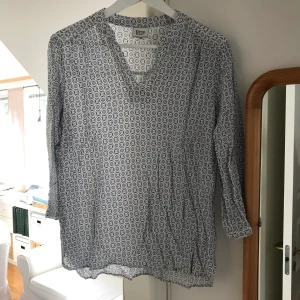 Fin blus av märket Lime - Endast använd 1 gång.