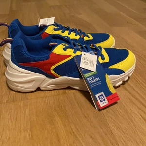 Lidl Sneakers limited edition  - Säljer oanvända Lidl sneakers i storlek 43, 44, 45. Köparen står för frakten