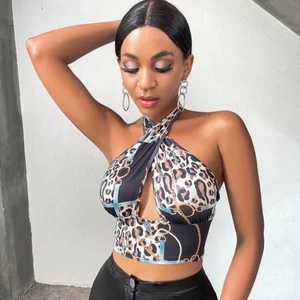 Tröja -  En väldigt fin tröja som du kan använda på sommaren eller ifall du gå på en fest och har inte använt den så mycket och ett väldigt skönt material Den är i storlek S men passar inte mig har Xs