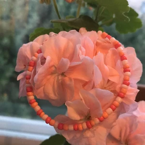 Fint rosa,vitt och ljusrosa armband🥰😍 - Ganska bra storlek funkar på min mamma❤️🤩
