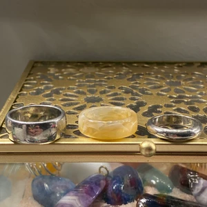 Fina ringar - Säljer dessa metall o plast ringar som nästan aldrig är använda. Pastringen är aldrig använd o metall ringar a har jag endast använt en gång<3