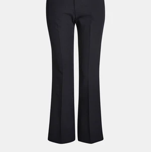 vilma - säljer mina kostymbyxor från bikbok då de va förstora (säljer likadana i vit) bra skick ❤️