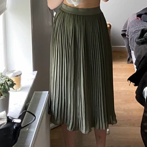 Grön kjol - Storleksenlig och stretchig midja💞
