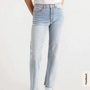 Blåa jeans - Blåa Nea jenas från Lindex. Bra skick, använda endast ett par gånger. Hör av er för intresse, eller om ni vill ha fler bilder. 