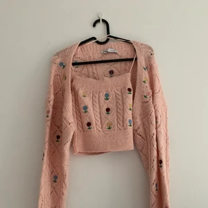 Tvådelat set - Tvådelat set från Zara! Tubtoppen är i S och den andra delen är i L men passar S/M ändå! 