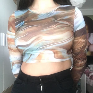 Shein topp - Har knappt använt. Beställde i storlek L men antar att den är M i verkligheten. Kan fraktas (kunden är ansvarig för fraktpriset) kan ha på sig på sommaren.